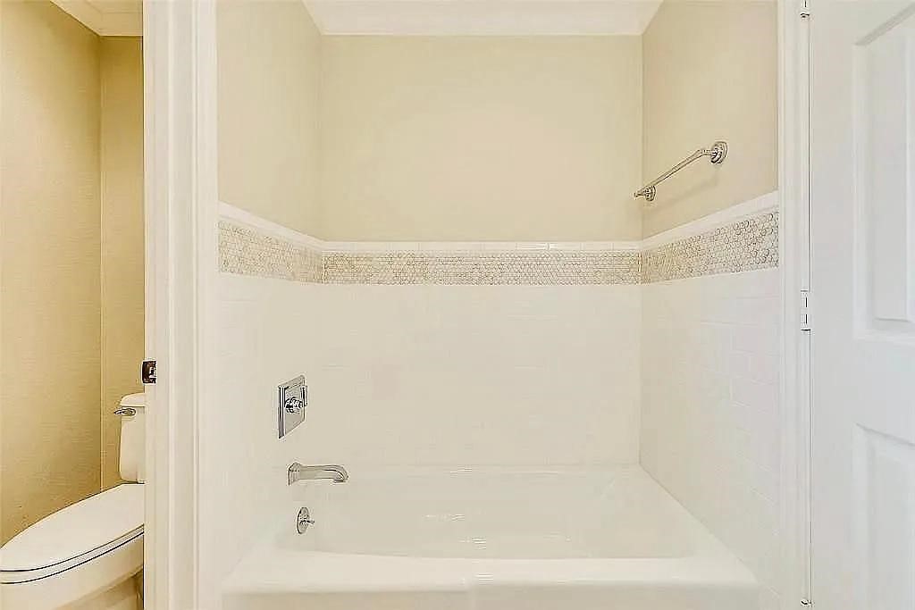 4518 Glenwick Lane Dallas, TX 75205 - Photo 5 of 14 a bathroom with a bathtub