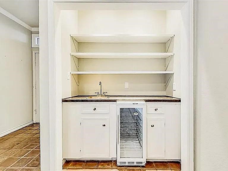 4518 Glenwick Lane Dallas, TX 75205 - Photo 8 of 14 a close view of kitchen appliances