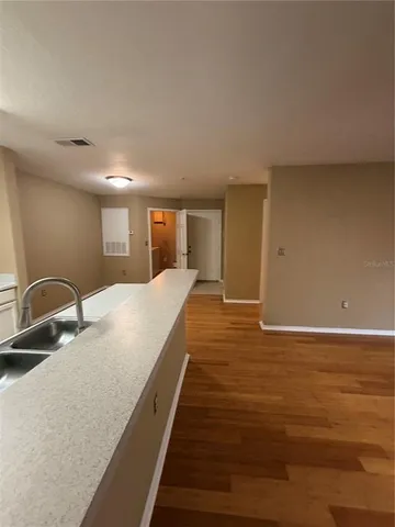 $1,690 | 5475 Vineland Road, Unit 8209, Orlando, FL 32811