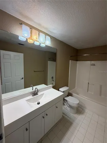 $1,690 | 5475 Vineland Road, Unit 8209, Orlando, FL 32811