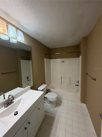 $1,690 | 5475 Vineland Road, Unit 8209, Orlando, FL 32811