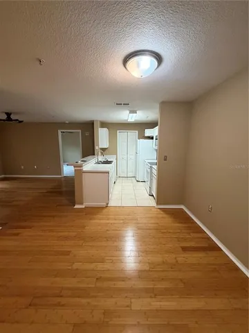 $1,690 | 5475 Vineland Road, Unit 8209, Orlando, FL 32811