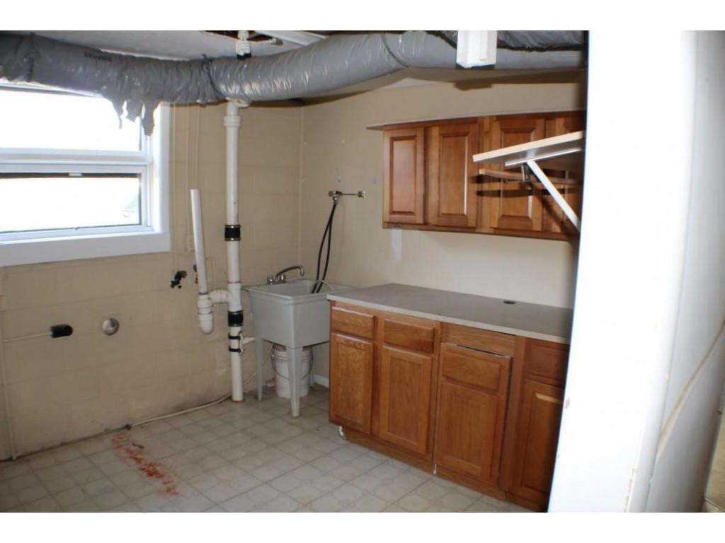 325 Merman Road Kingsport, TN 37663 - Photo 16 of 18 Laundry Room
