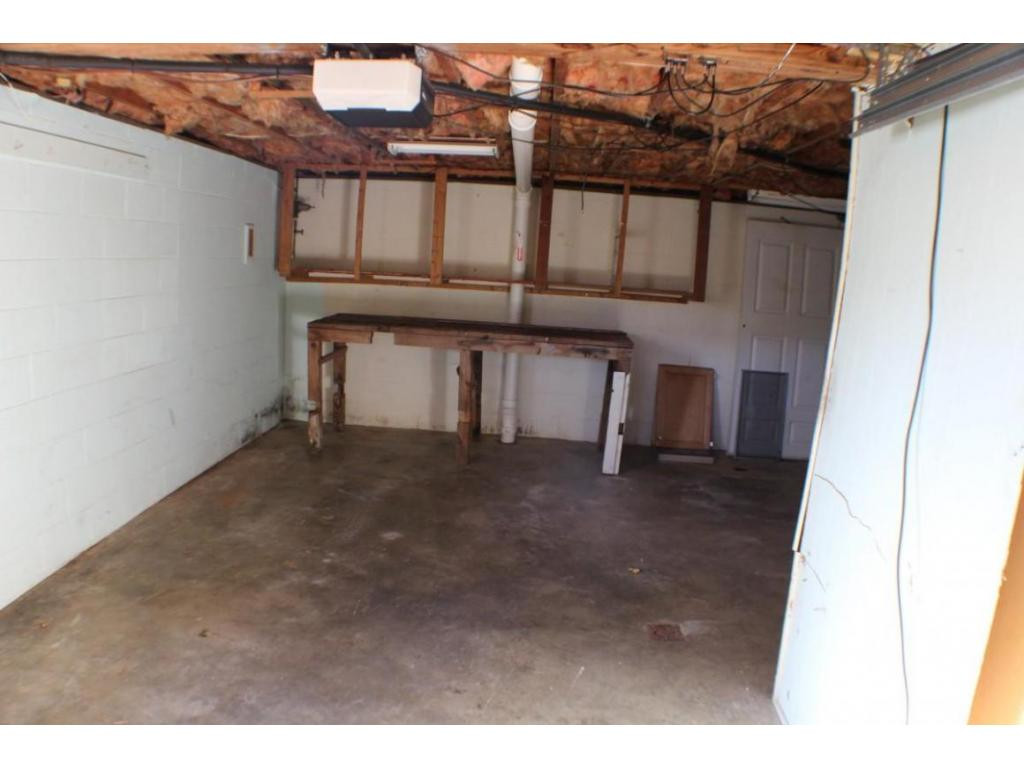 325 Merman Road Kingsport, TN 37663 - Photo 17 of 18 Garage
