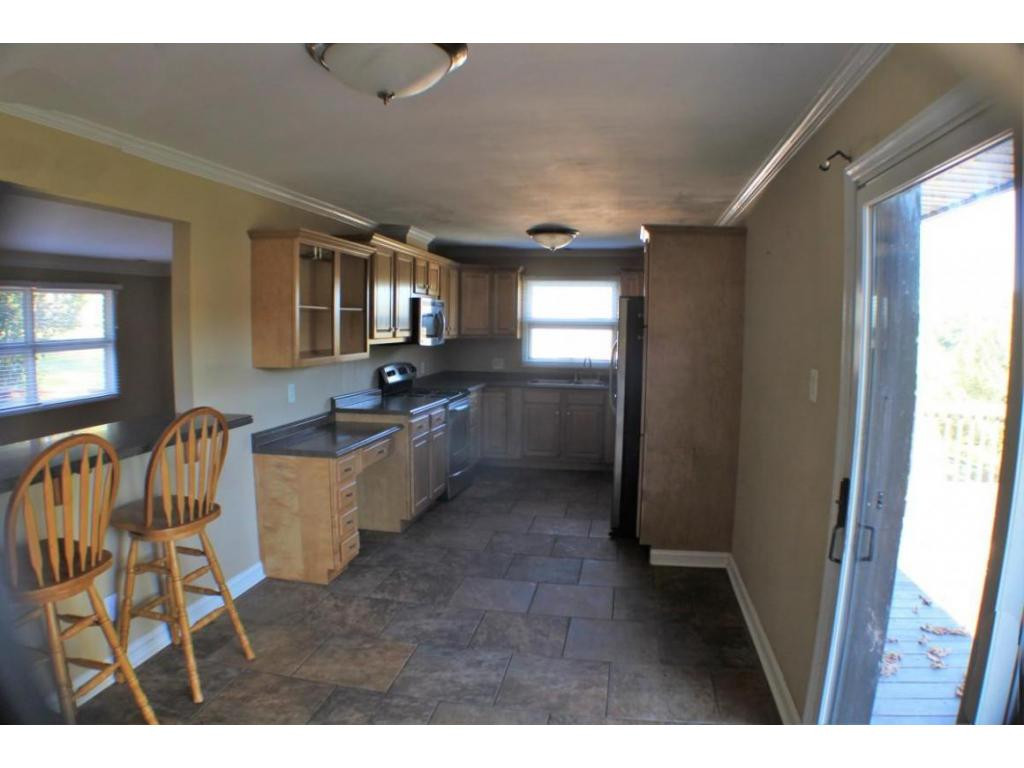 325 Merman Road Kingsport, TN 37663 - Photo 4 of 18 Kitchen
