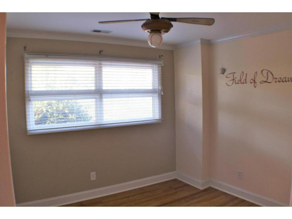 325 Merman Road Kingsport, TN 37663 - Photo 8 of 18 Middle Bedroom
