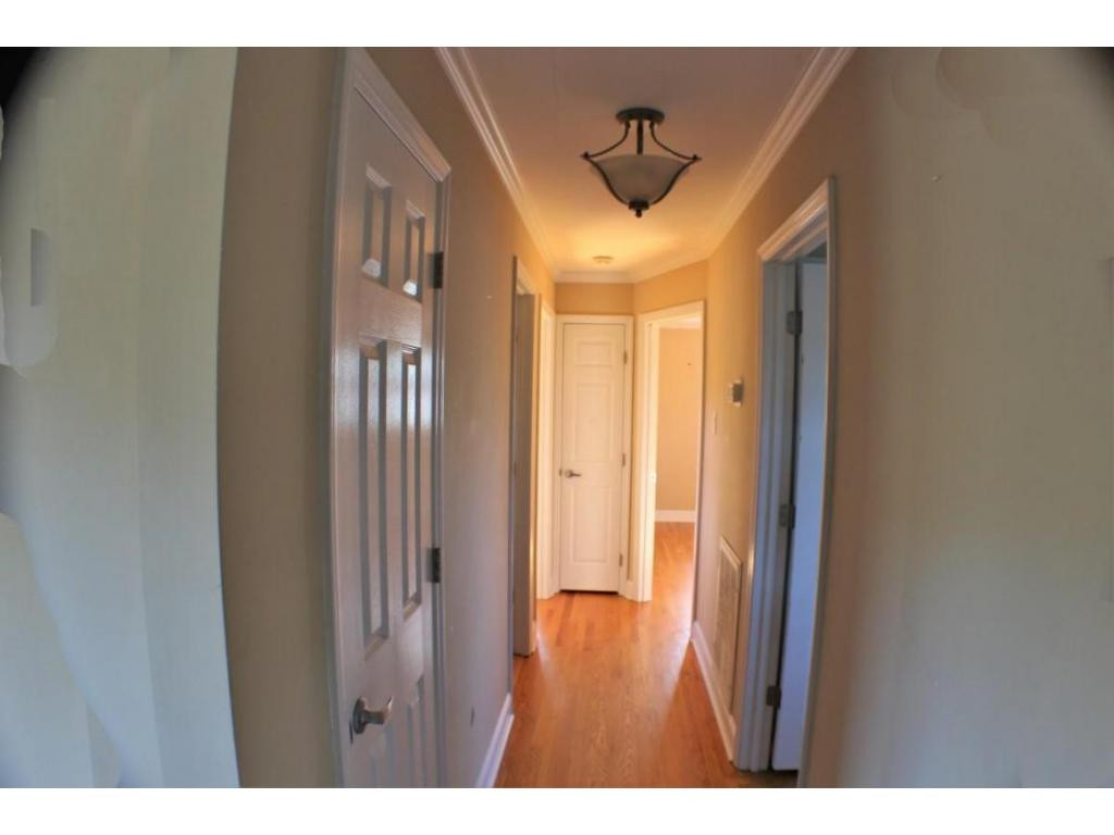 325 Merman Road Kingsport, TN 37663 - Photo 10 of 18 Hallway