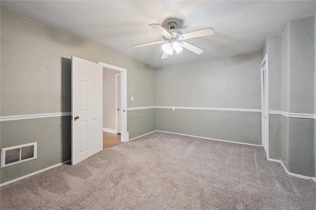 677 Greentree Road Pittsburgh, PA 15220 - Photo 19 of 29 an empty room with closet and fan