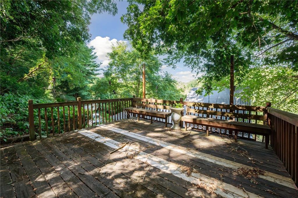677 Greentree Road Pittsburgh, PA 15220 - Photo 28 of 29 a view of a chairs and table on the patio