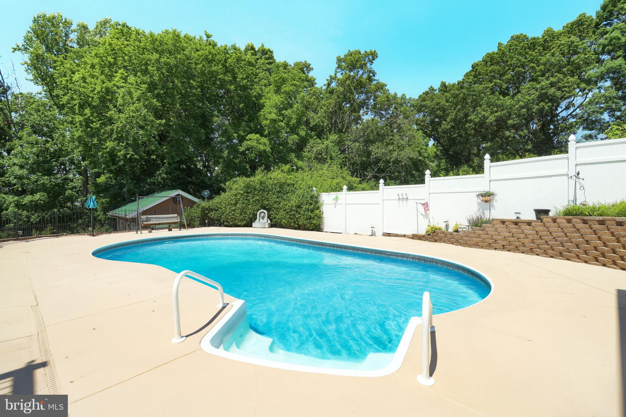 3417 Heather Drive York, PA 17408 - Photo 38 of 52 Gallery Image 38