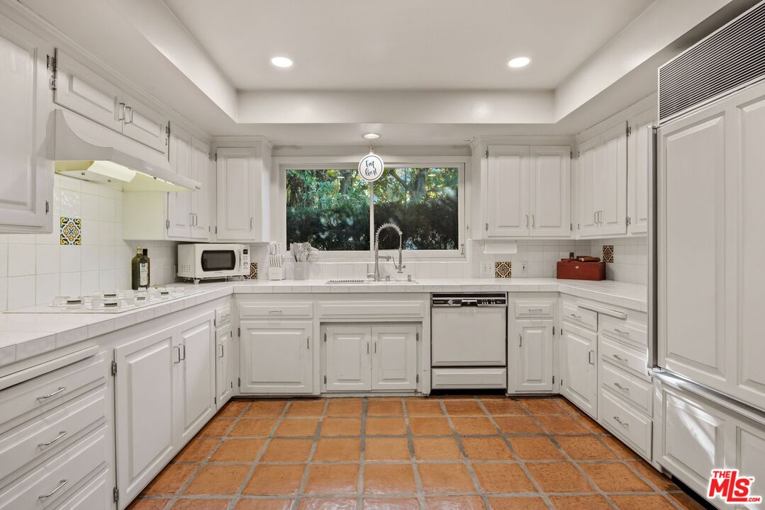 1133 Somera Road Los Angeles, CA 90077 - Photo 14 of 44