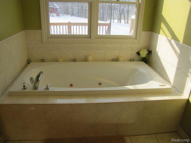 2841 Black Eagle Ridge Howell, MI 48843 - Photo 9 of 23 2841 Black Eagle Ridge 9.jpg
