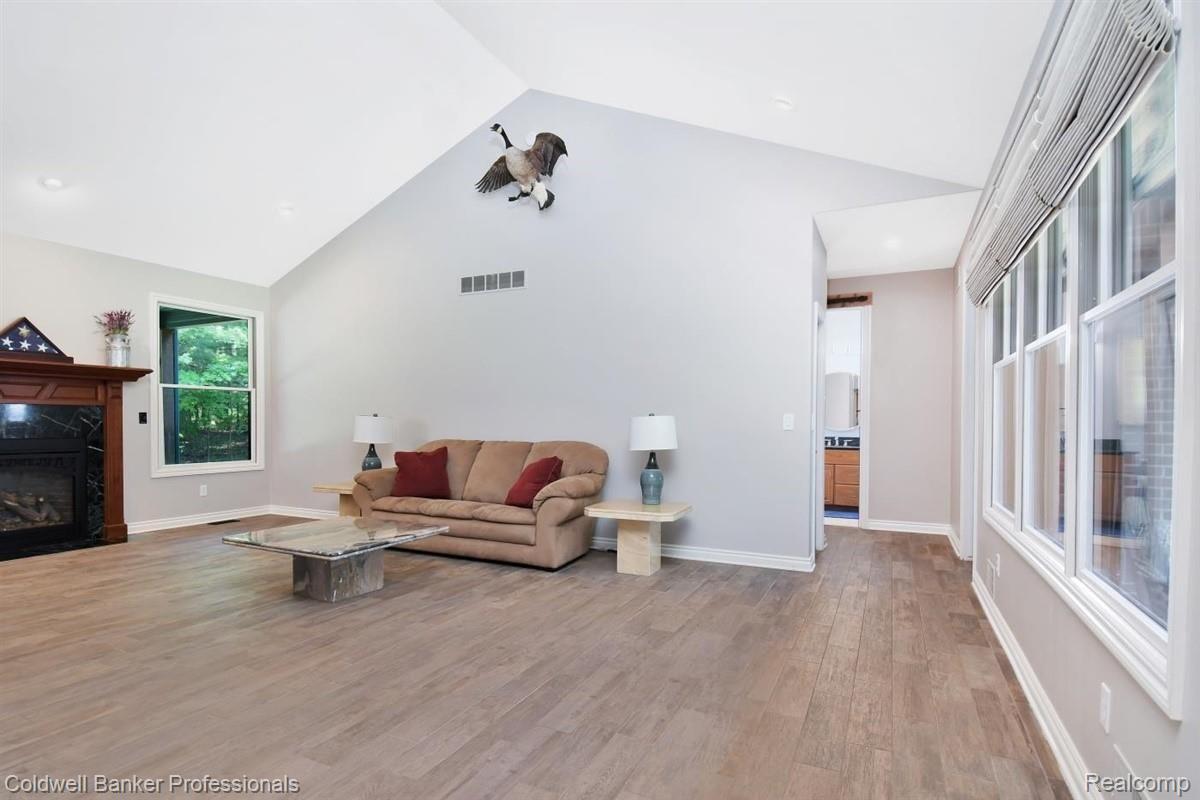 4420 Blood Road Metamora, MI 48455 - Photo 4 of 32 Spacious Great Room