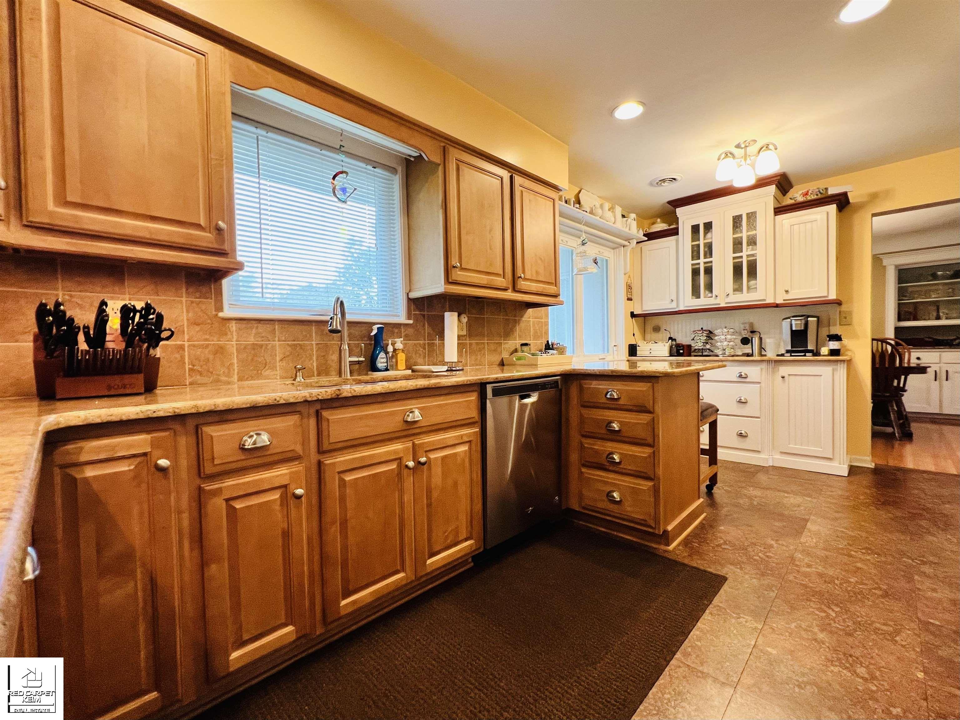 2437 North Vassar Road Burton, MI 48509 - Photo 2 of 27 50123536-1.JPG