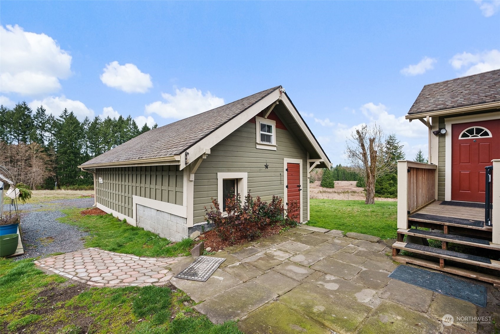 1049 Rush Road Chehalis, WA 98532 - Photo 37 of 40 a front view of a house with garden