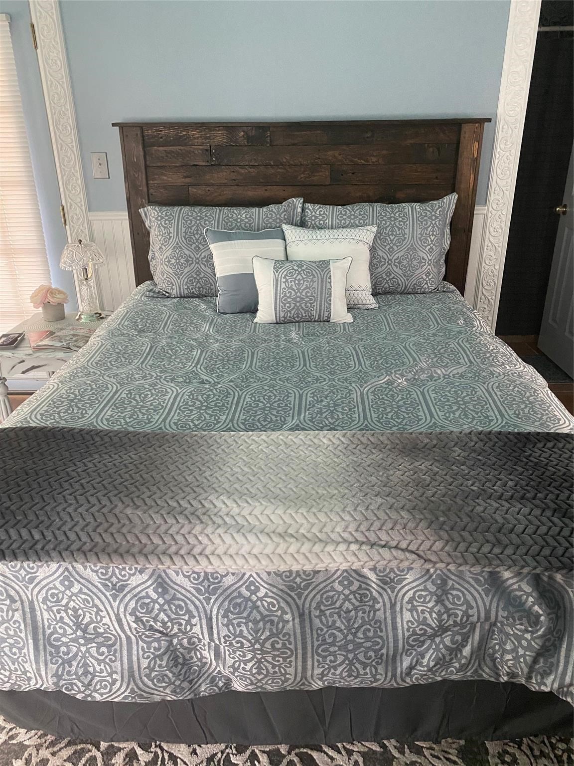 507 8th Street Kemah, TX 77565 - Photo 11 of 50 a close view of a sink