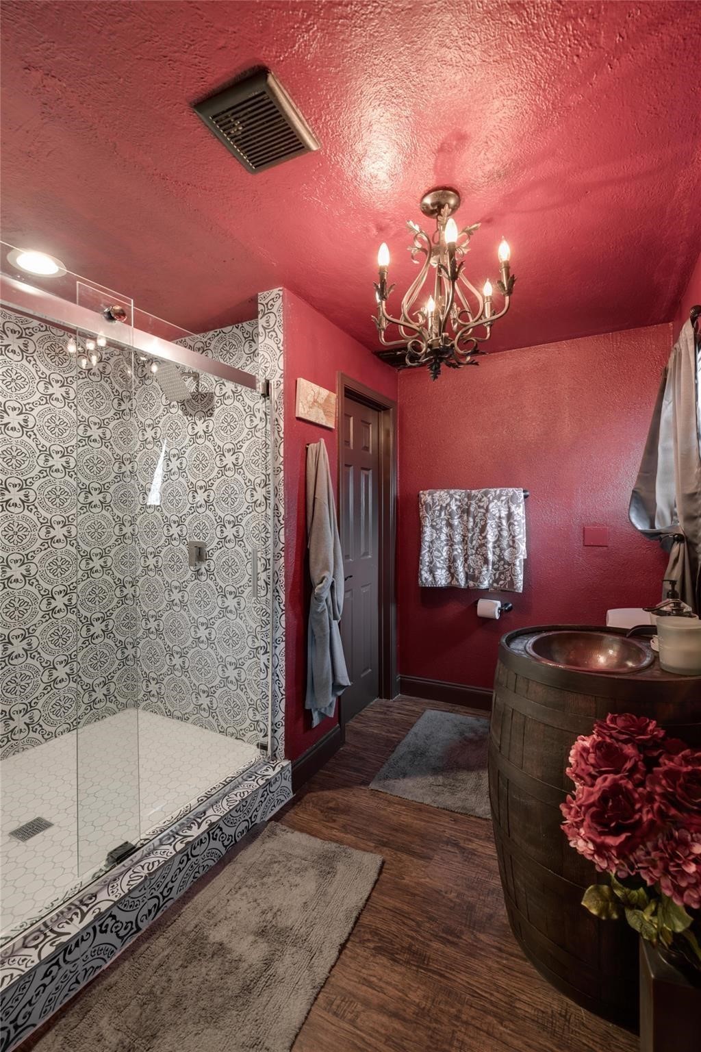 507 8th Street Kemah, TX 77565 - Photo 13 of 50 a spacious bathroom with a bathtub and shower