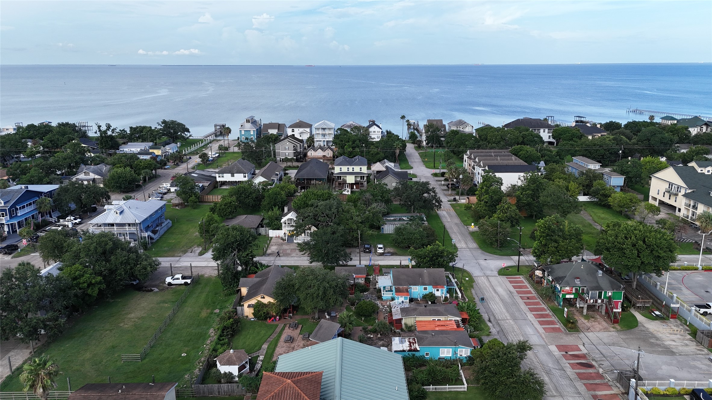 507 8th Street Kemah, TX 77565 - Photo 28 of 50 an aerial view of multiple house