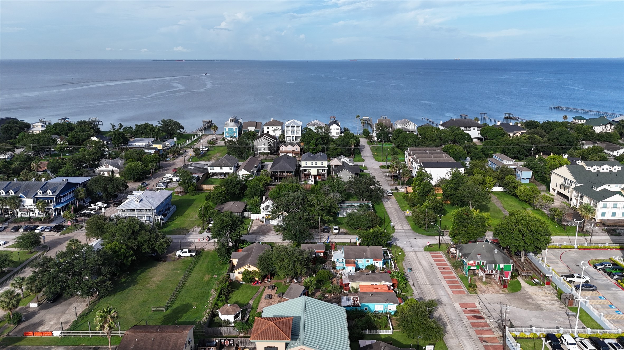 507 8th Street Kemah, TX 77565 - Photo 35 of 50 an aerial view of multiple house