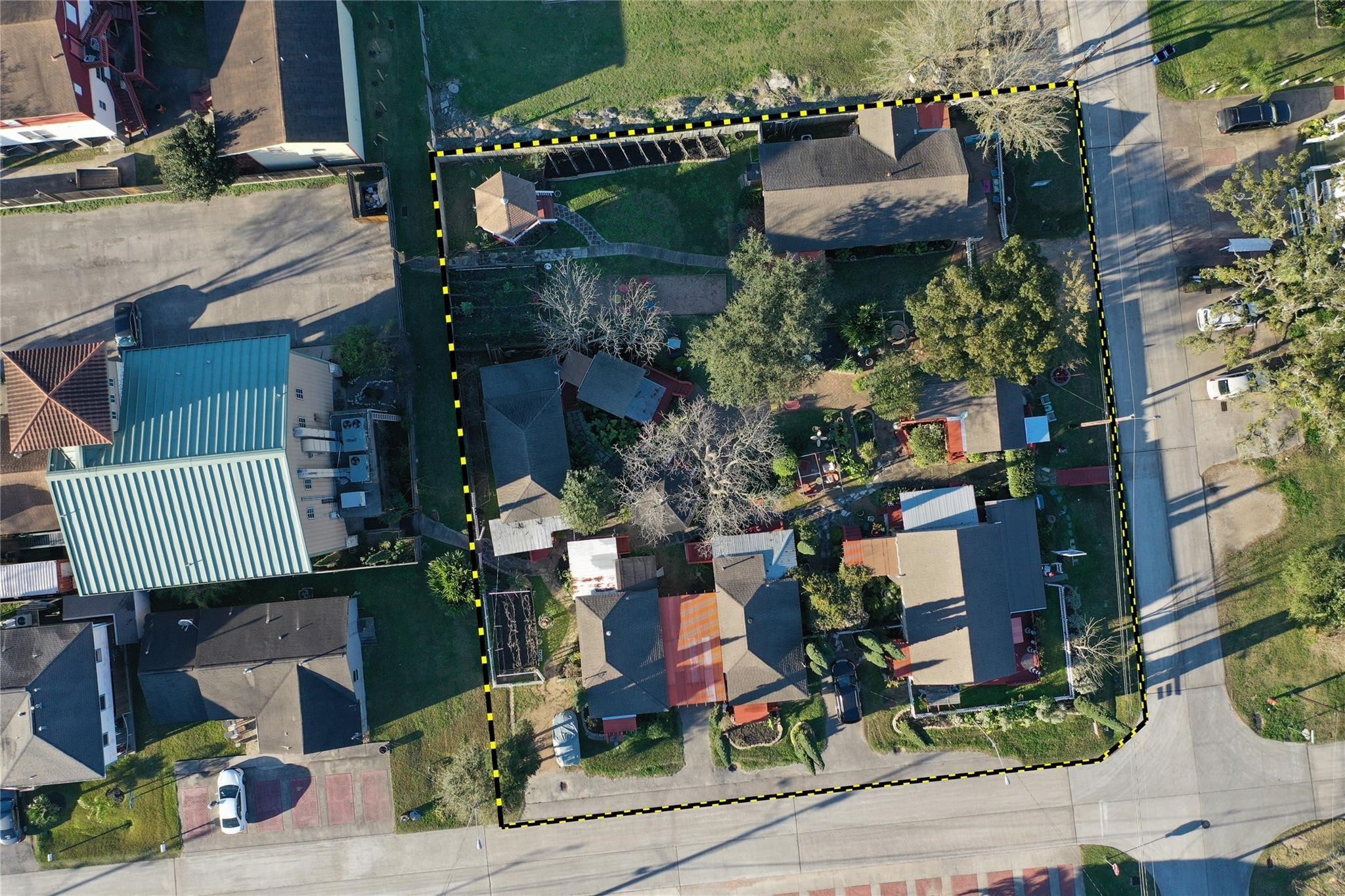 507 8th Street Kemah, TX 77565 - Photo 4 of 50 an aerial view of a house