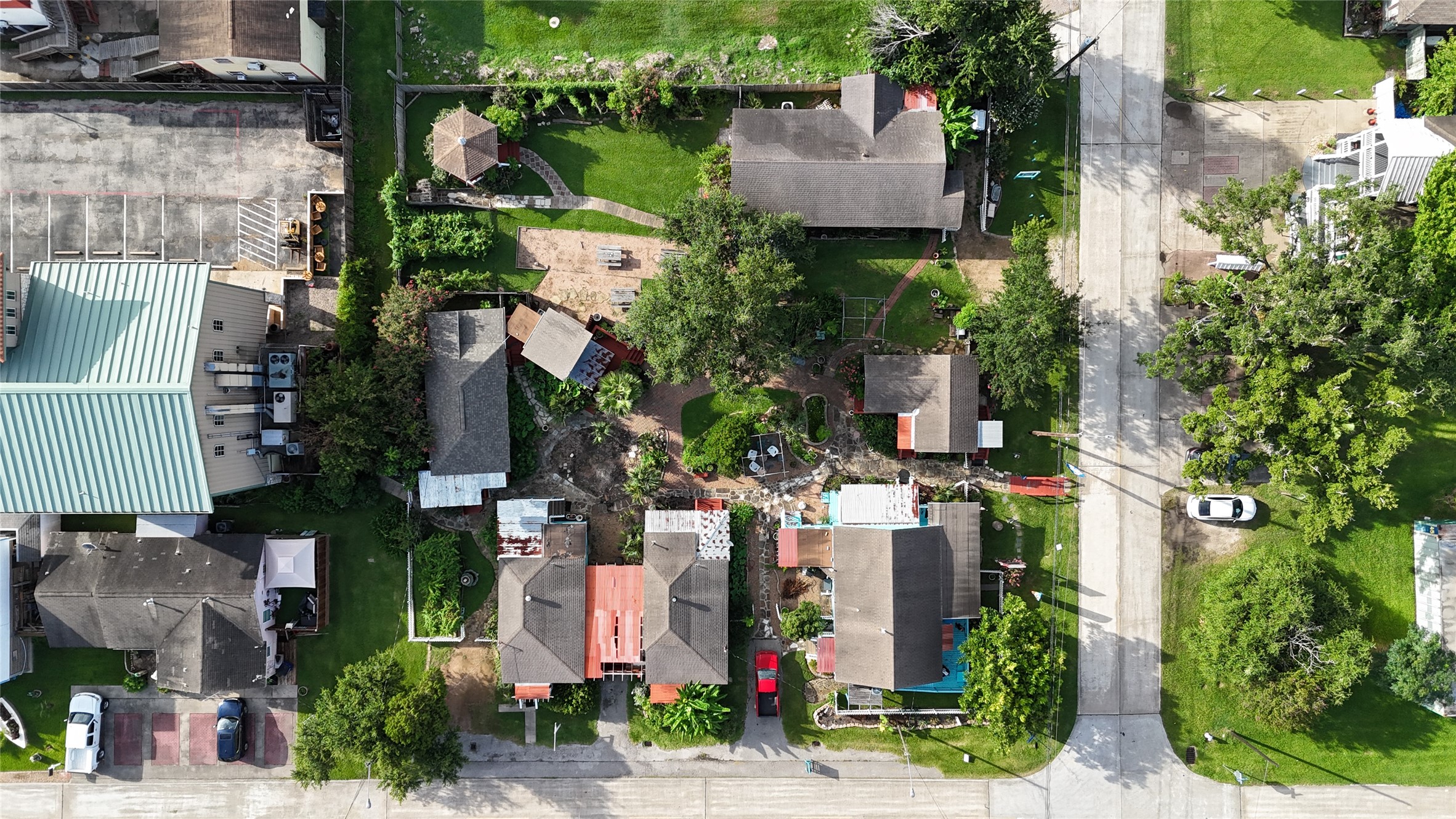 507 8th Street Kemah, TX 77565 - Photo 44 of 50 an aerial view of multiple house