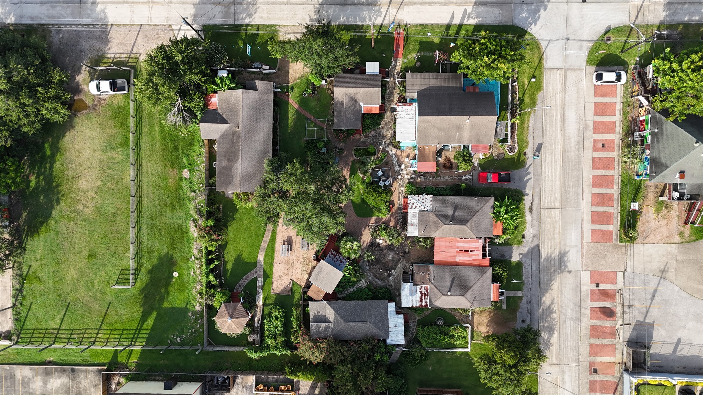 507 8th Street Kemah, TX 77565 - Photo 45 of 50 an aerial view of multiple house