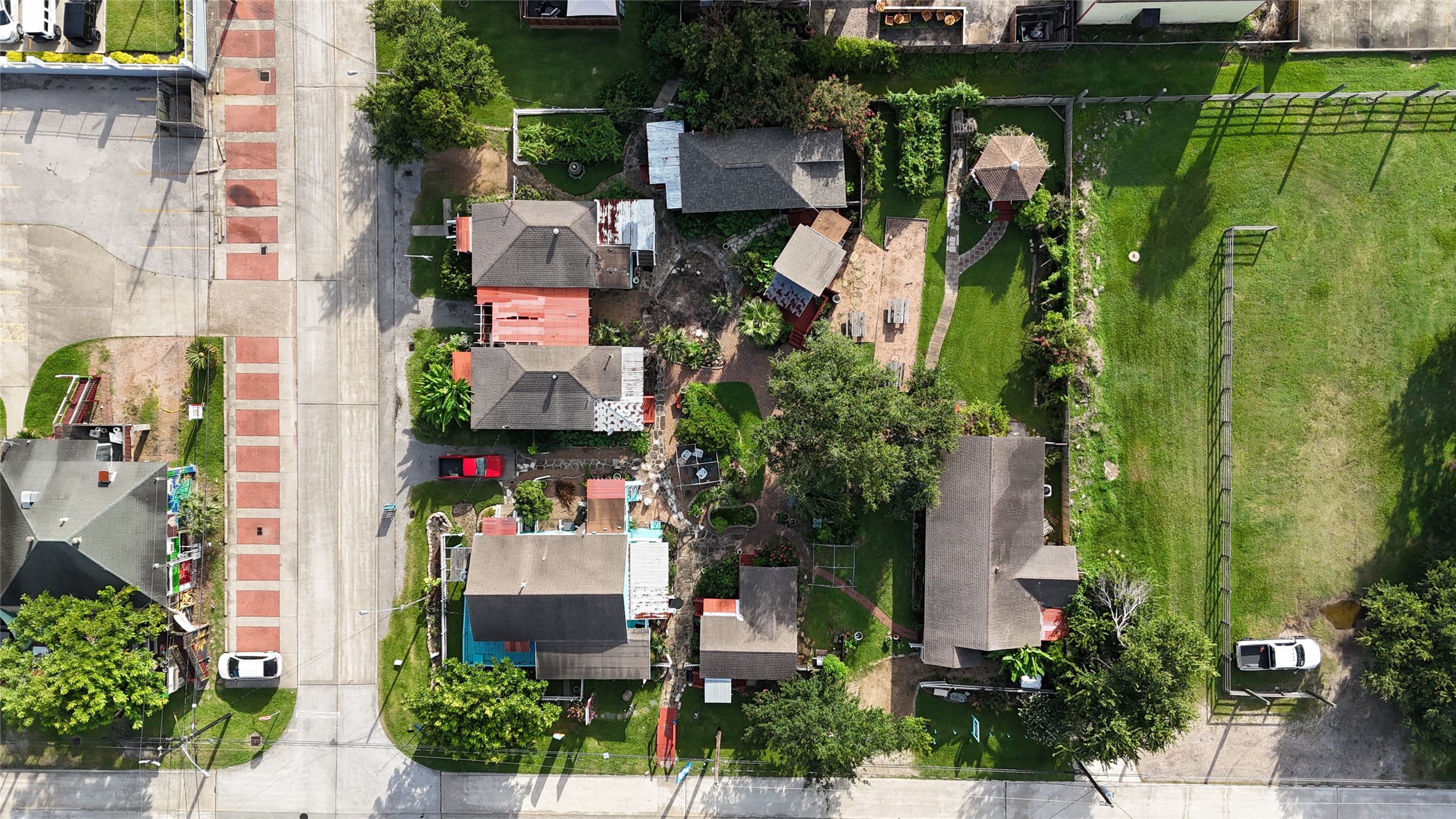 507 8th Street Kemah, TX 77565 - Photo 46 of 50 an aerial view of houses with outdoor space