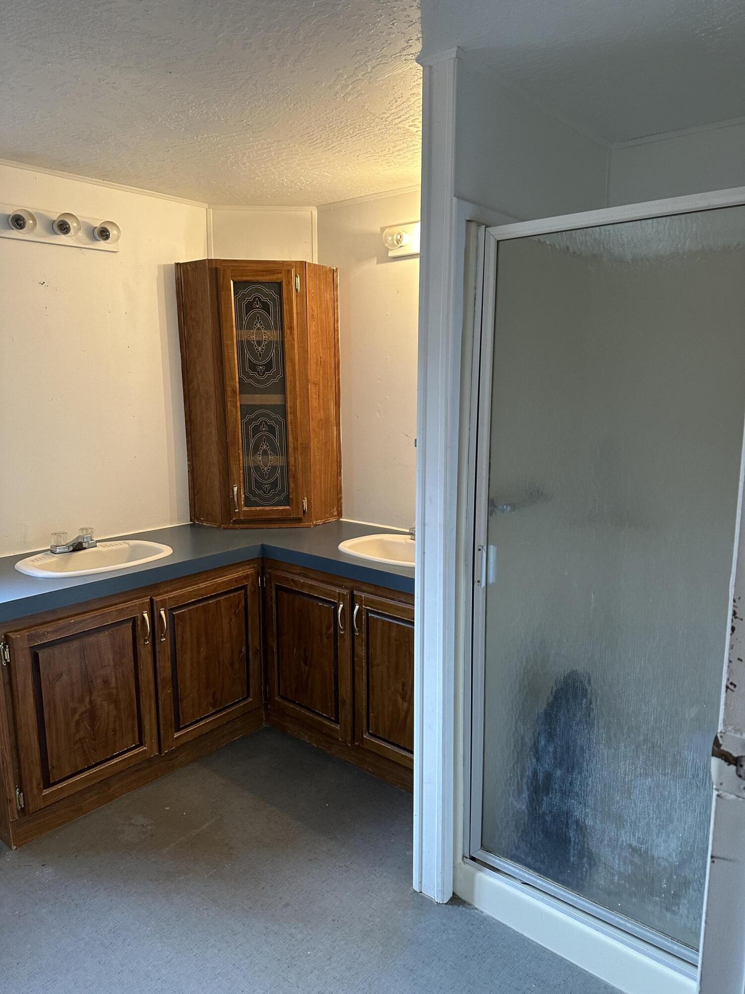 60901 Brosterhous Road, Unit 743 Bend, OR 97702 - Photo 16 of 24 PRIMARY BATH