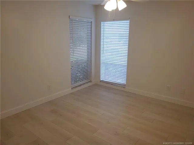 a view of empty room with window