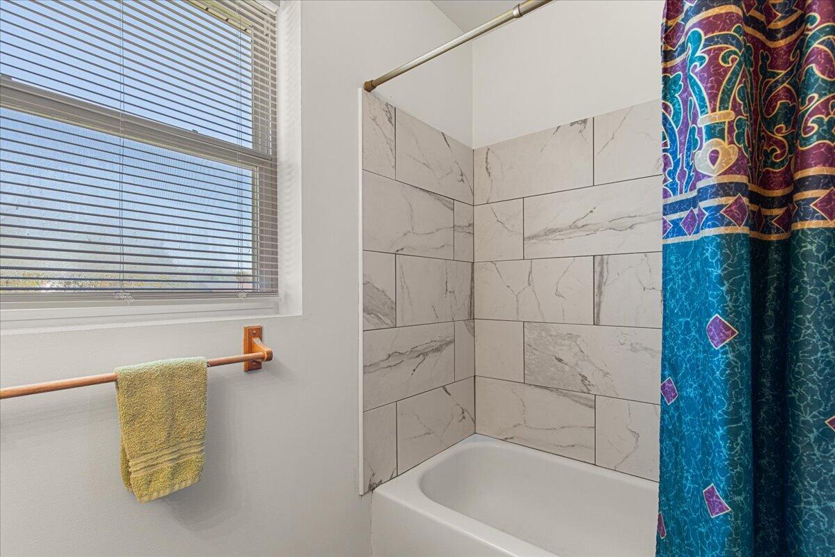 2350 East Sandy Acre Road West Bend, WI 53090 - Photo 30 of 42 Full Bath upstairs