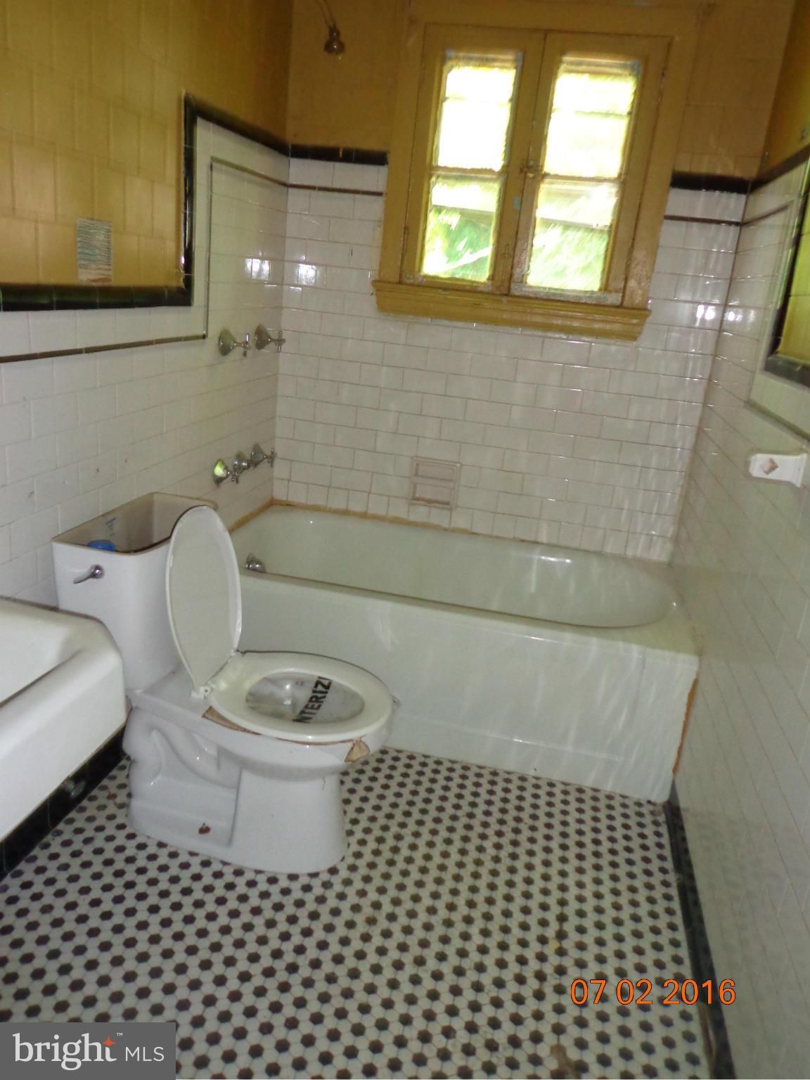 4110 Dorchester Road Baltimore, MD 21207 - Photo 12 of 22 Bath