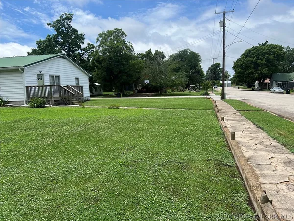 $211,710 | 424 West Washington Street, Versailles, MO 65084