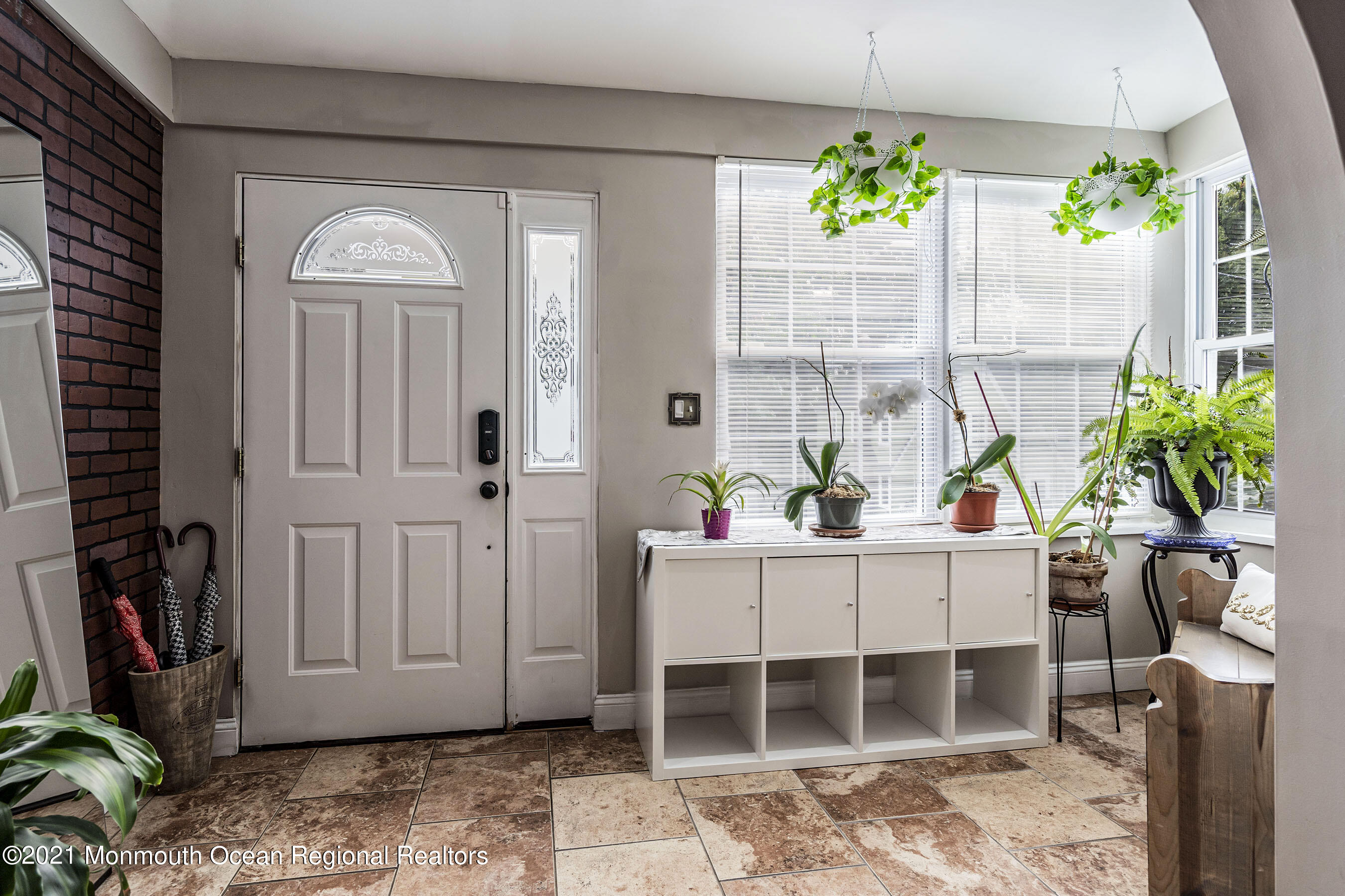 39 Oakridge Road West Orange, NJ 07052 - Photo 35 of 35 Foyer1b