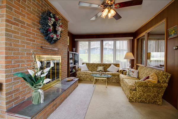 27 Wachusett Road Gardner, MA 01440 - Photo 4 of 30 Gallery Image 4