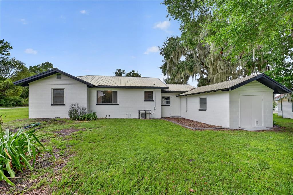 5514 Southeast Hames Road Belleview, FL 34420 - Photo 2 of 44 a view of a backyard with a garden