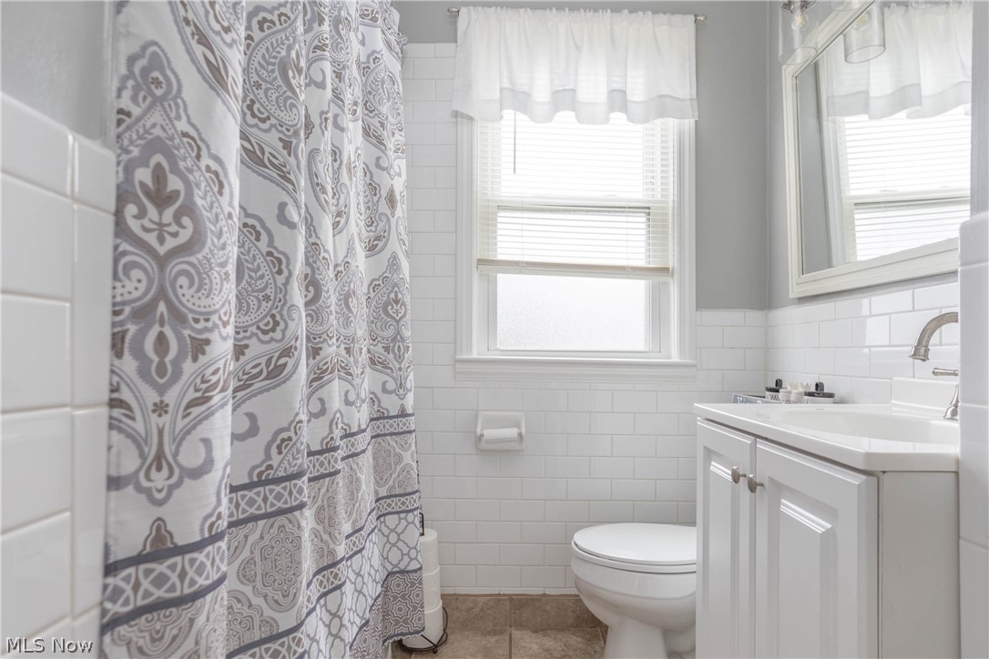 1377 Mayfield Ridge Road Cleveland, OH 44124 - Photo 9 of 27