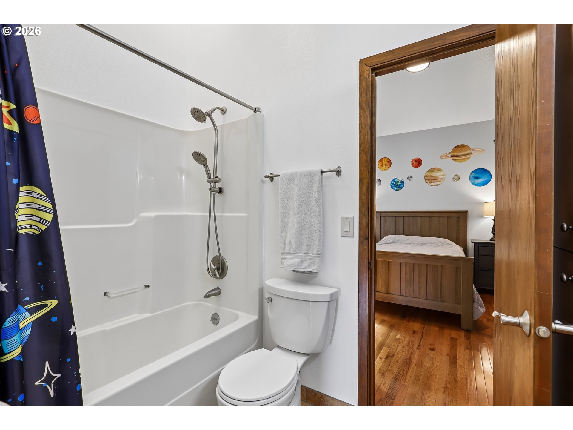 873 Mountain View Road Kalama, WA 98625 - Photo 28 of 45 a bathroom with a toilet and a tub