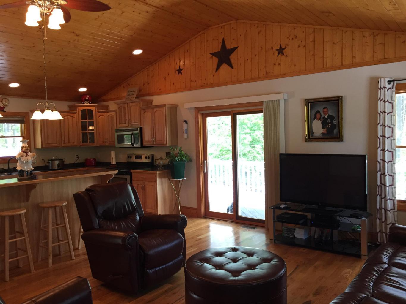 1074 Old Barn Road Moneta, VA 24121 - Photo 13 of 103 20160506173737072972000000-o