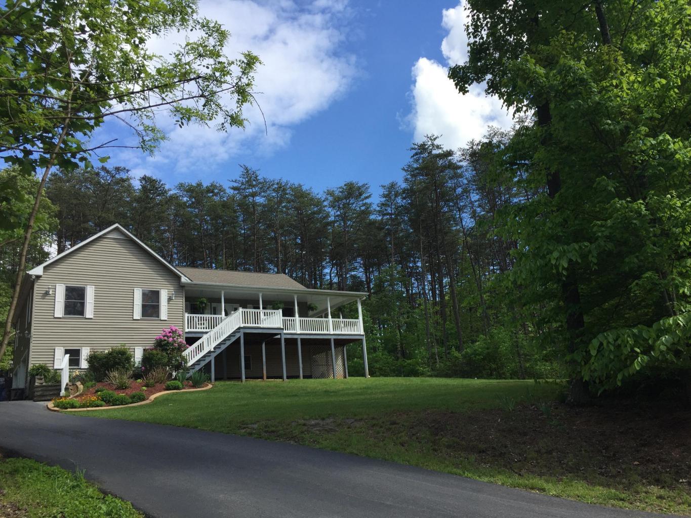 1074 Old Barn Road Moneta, VA 24121 - Photo 27 of 103 20160506174211655491000000-o