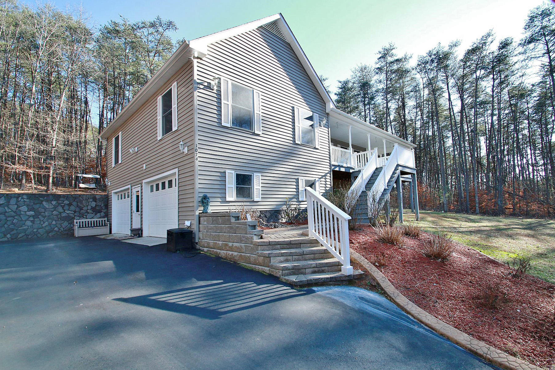 1074 Old Barn Road Moneta, VA 24121 - Photo 2 of 103 IMG_9473