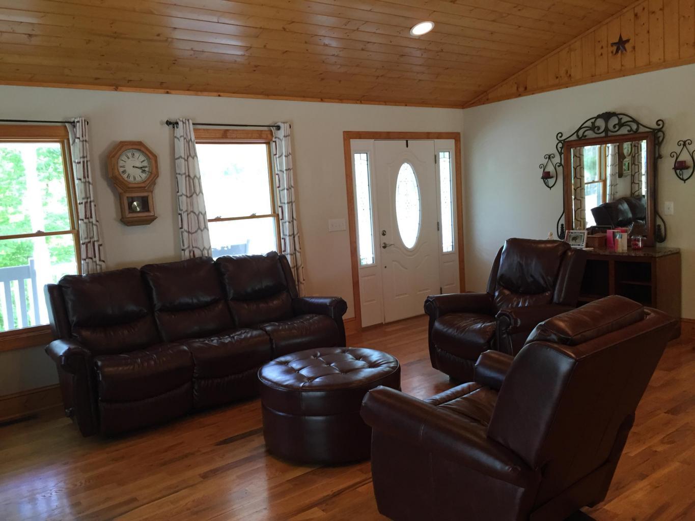 1074 Old Barn Road Moneta, VA 24121 - Photo 7 of 103 20160506173256608662000000-o