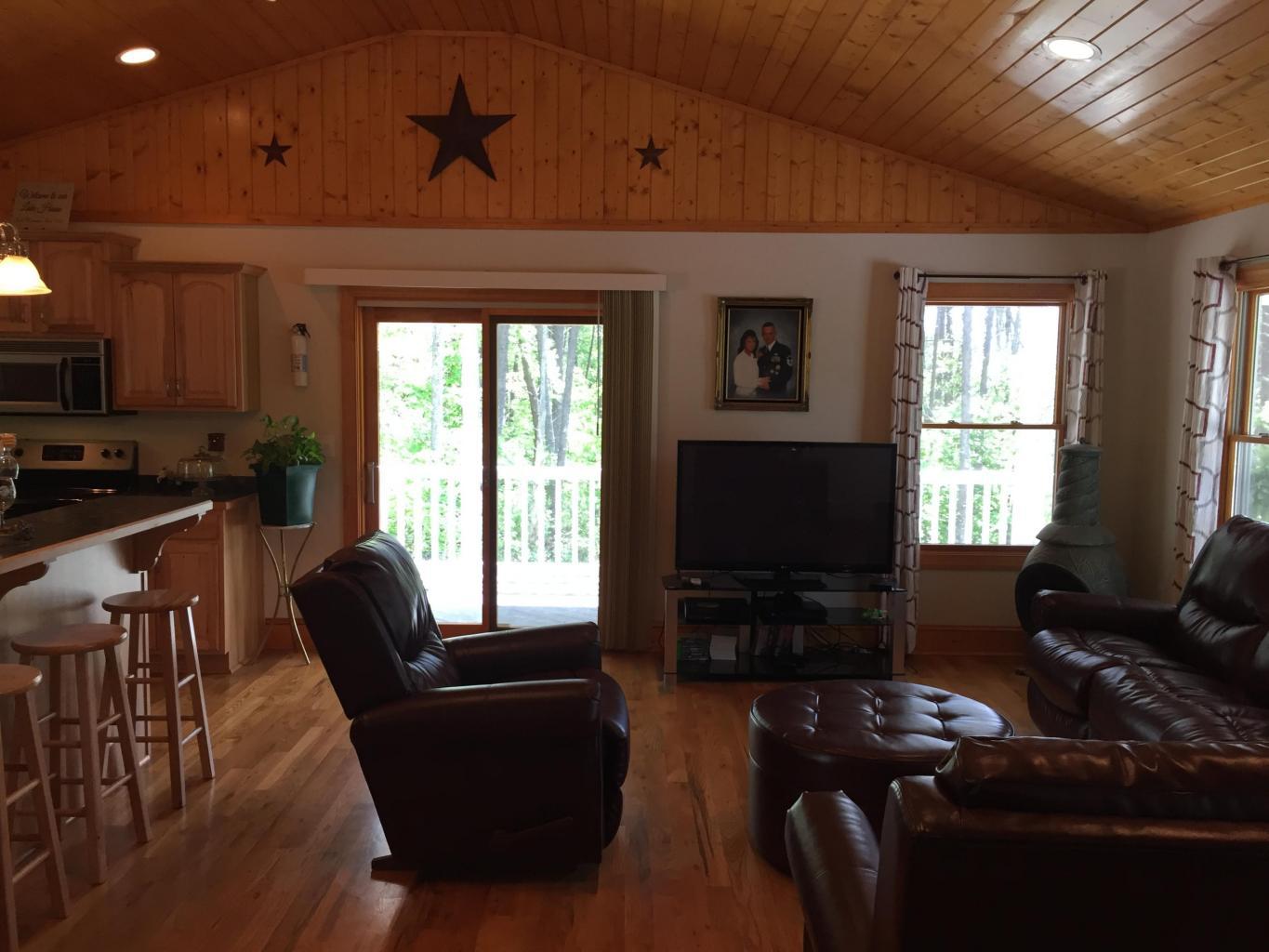 1074 Old Barn Road Moneta, VA 24121 - Photo 8 of 103 20160506173343940761000000-o