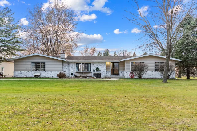 $575,000 | 27440 South Rt 52, Manhattan, IL 60442