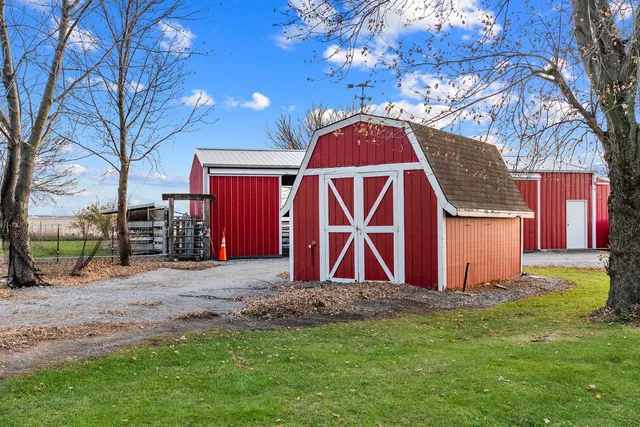 $575,000 | 27440 South Rt 52, Manhattan, IL 60442