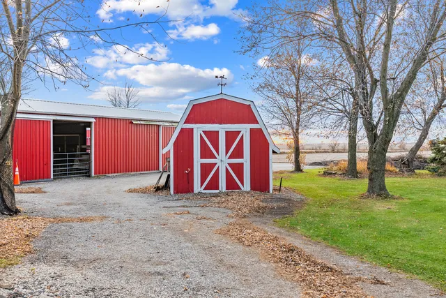 $575,000 | 27440 South Rt 52, Manhattan, IL 60442