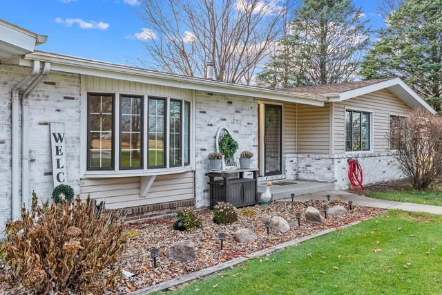 $575,000 | 27440 South Rt 52, Manhattan, IL 60442