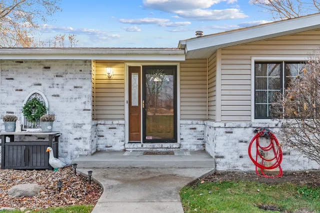 $575,000 | 27440 South Rt 52, Manhattan, IL 60442