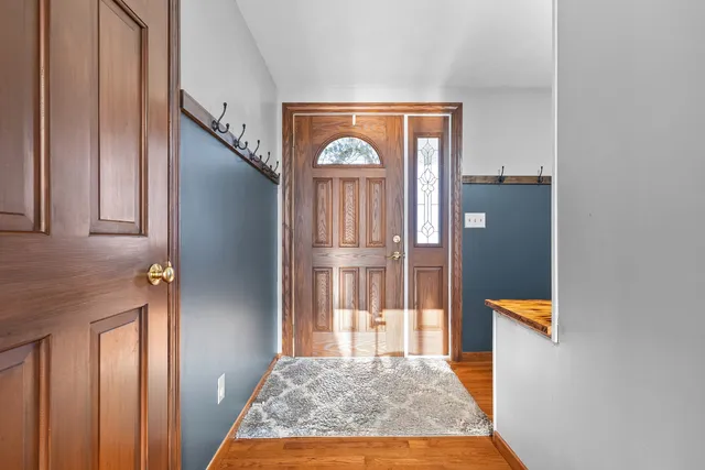 $575,000 | 27440 South Rt 52, Manhattan, IL 60442