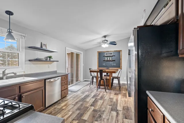 $575,000 | 27440 South Rt 52, Manhattan, IL 60442