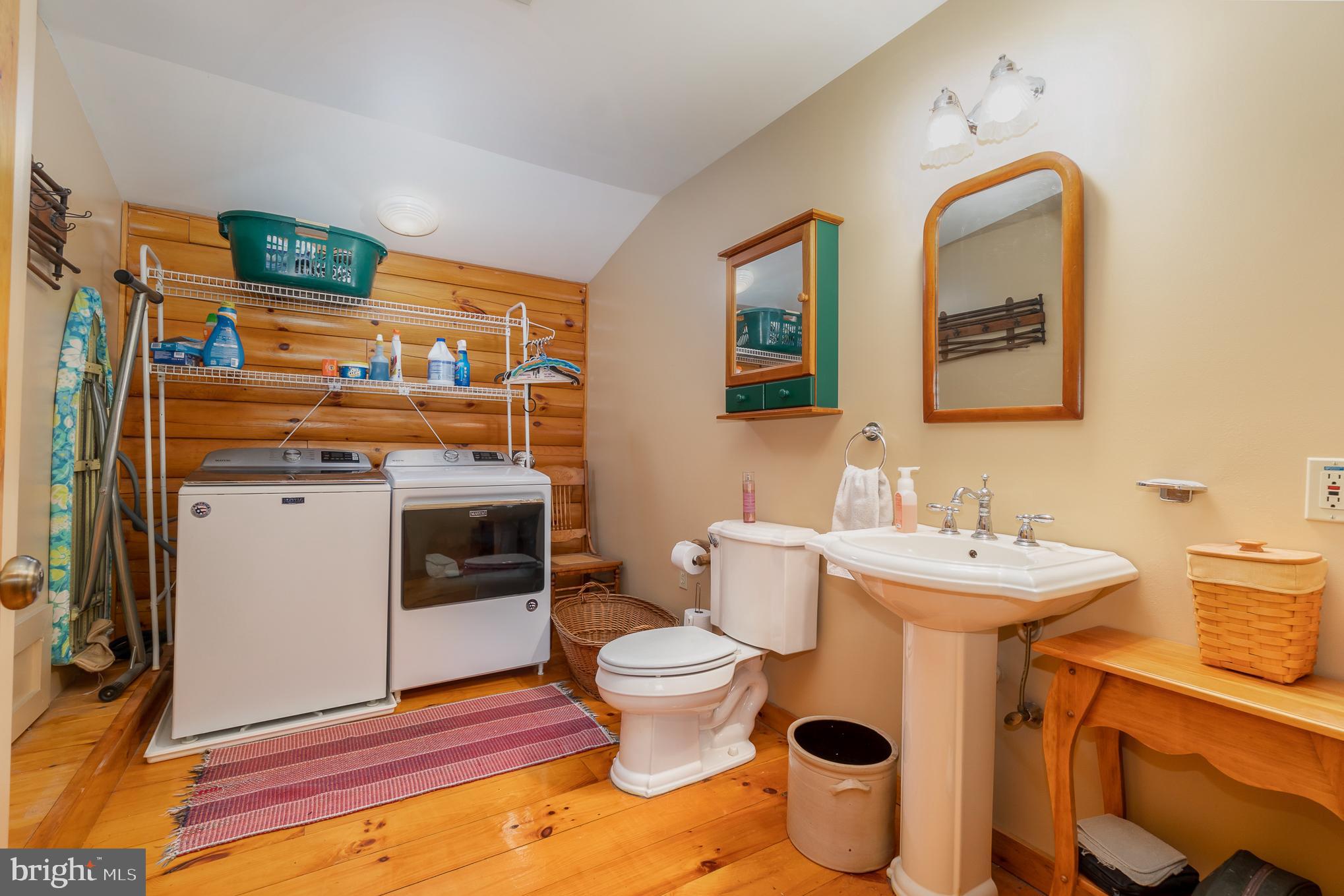 985 Mountain Road Elizabethville, PA 17023 - Photo 24 of 36 Master suite laundry